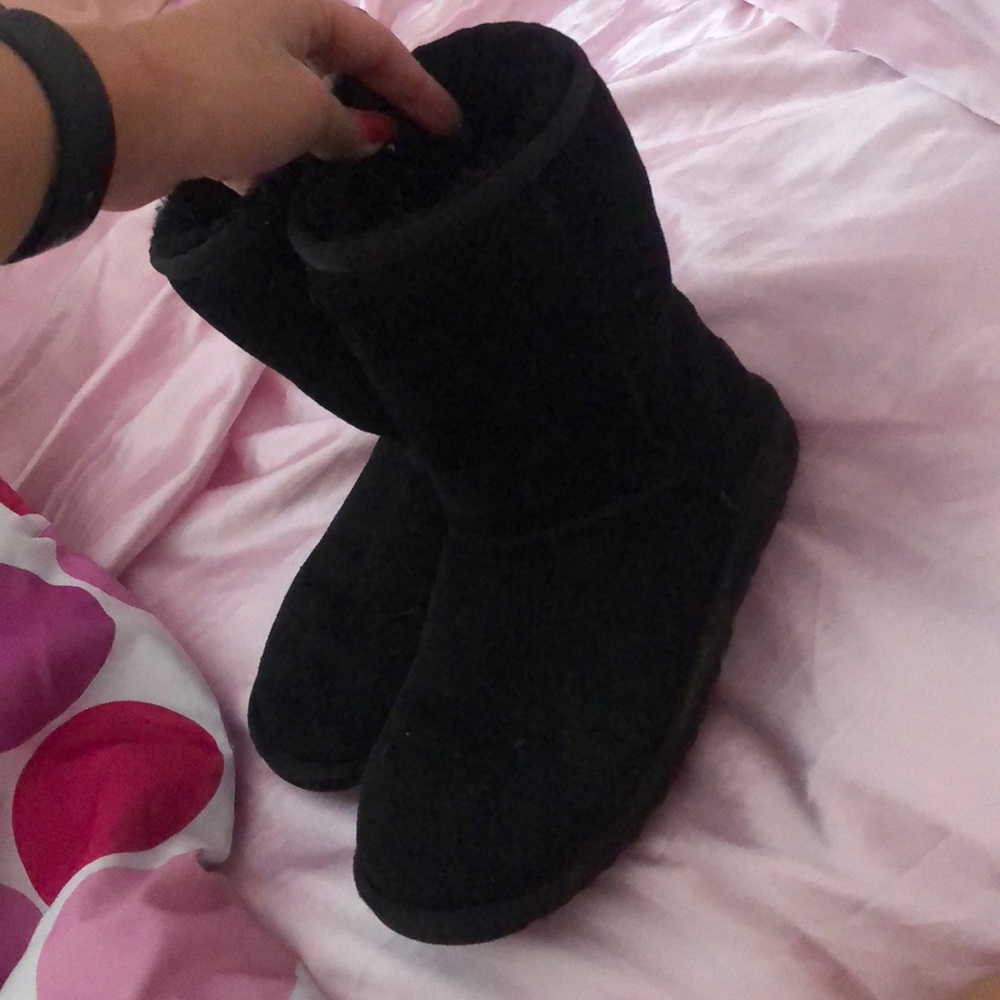 UGG BOOTS - Picture 2 of 4